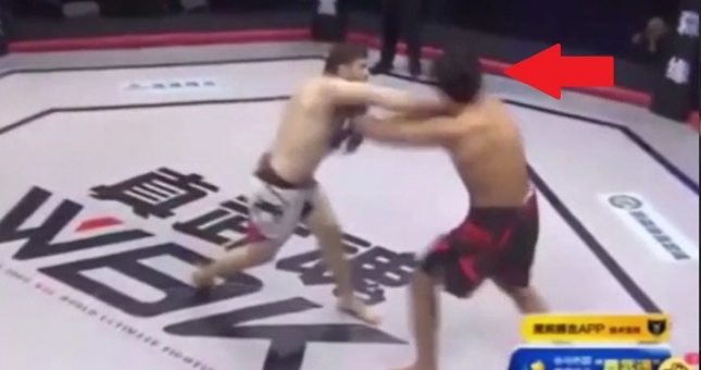 VIDEO: Võ sĩ bị hạ knock-out trong 3 giây vì chơi quá đẹp
