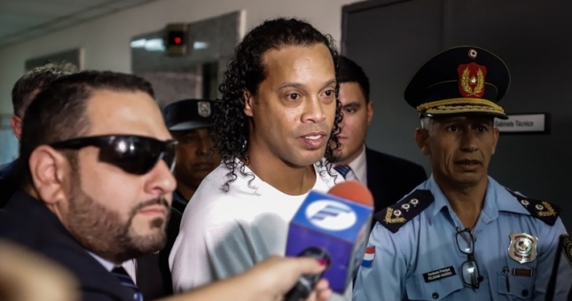 Nghi vấn đường dây rửa tiền của mafia đằng sau vụ Ronaldinho