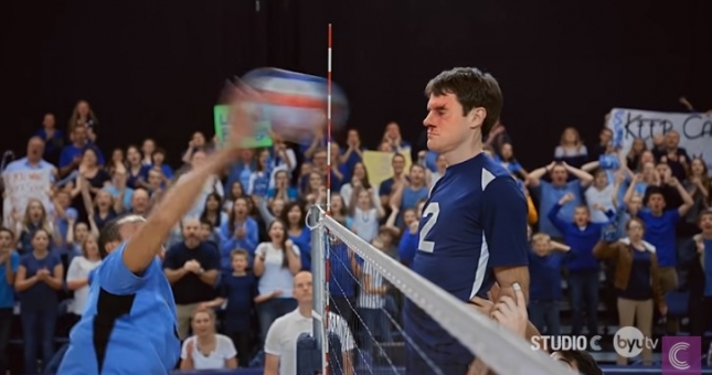 HÀI HƯỚC: Dùng mặt ghi điểm 'bá đạo' nhất lịch sử bóng chuyền