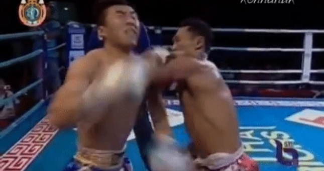VIDEO: Cao thủ Trung Quốc coi thường 'Vua Muay Thái' và cái kết