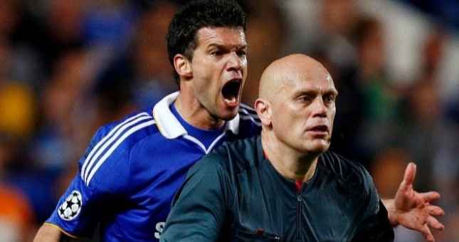 'Người hùng' của Barca bị dọa giết trong suốt 10 năm