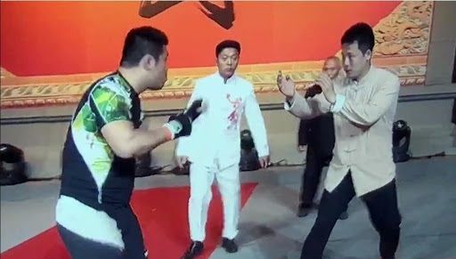 Đệ tử 4 đời của Diệp Vấn bị võ sĩ MMA bị đánh 'tối tăm mặt mũi'