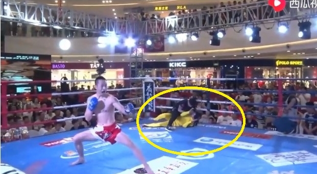 Khiêu chiến đối thủ, bản sao của Lý Tiểu Long bị hạ gục chỉ sau 6 giây