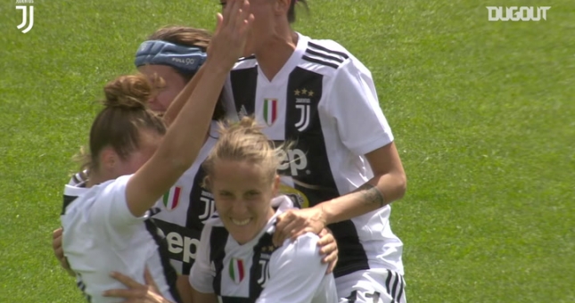 VIDEO: Nữ cầu thủ Juventus lập siêu phẩm 'nã đại bác' từ khoảng cách 30m