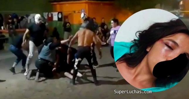 Nữ đô vật lên cơn co giật vì bị đối thủ dùng ghế đập vào đầu