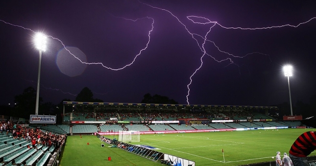 Quay lại nhặt bóng, hai nữ cầu thủ bị sét đánh tử vong