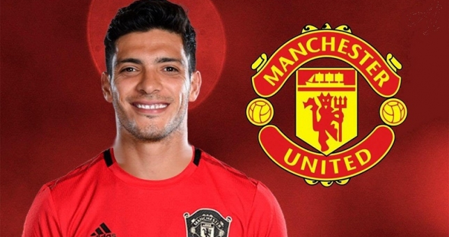 'Ronaldo Mexico' trên đường gia nhập MU