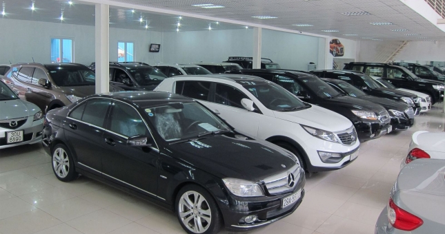 Giá xe ô tô cũ 'rơi' vào tình thế giảm sâu, có thể bán lỗ