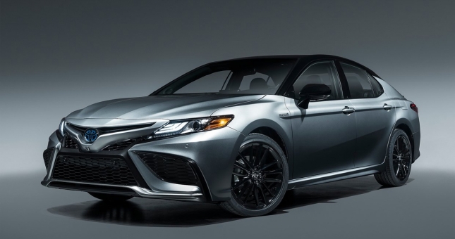Toyota Camry 2021 nâng cấp công nghệ, quyết đấu Mazda 6