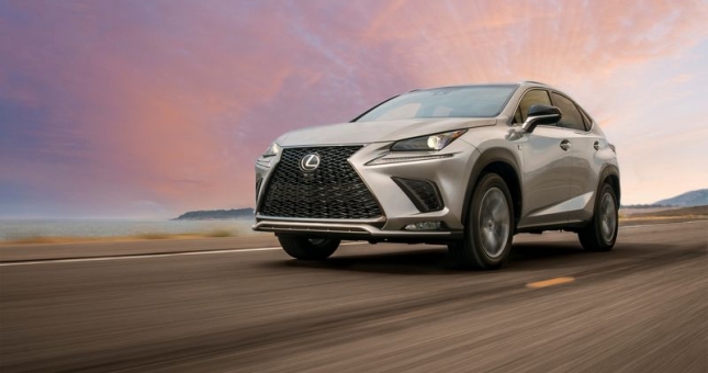 Lexus NX nâng cấp nhẹ, đối đầu Mercedes-Benz GLC 