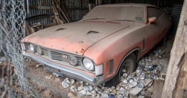 Ô tô 'vứt xó' 32 năm bất ngờ bán được giá gần 7 tỷ