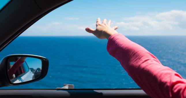 Vì sao tài xế không muốn mở cửa sổ khi ô tô đang chạy?