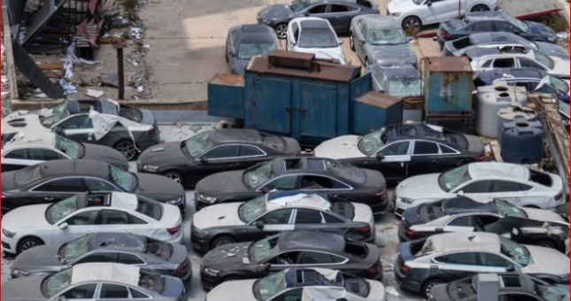 Loạt xe sang biến dạng vì chịu sức công phá từ vụ nổ Li Băng