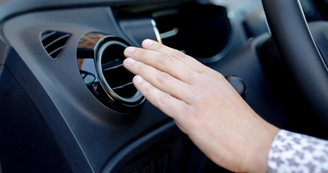 Tuyệt đối không nên bật điều hòa ngay sau khi khởi động xe, vì sao?