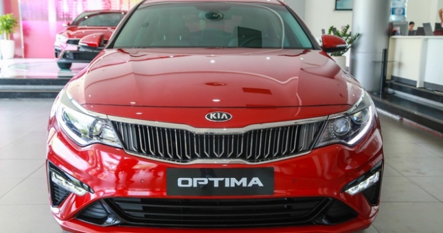 Giá Kia Optima giảm sâu tới gần trăm triệu, đấu Toyota Camry