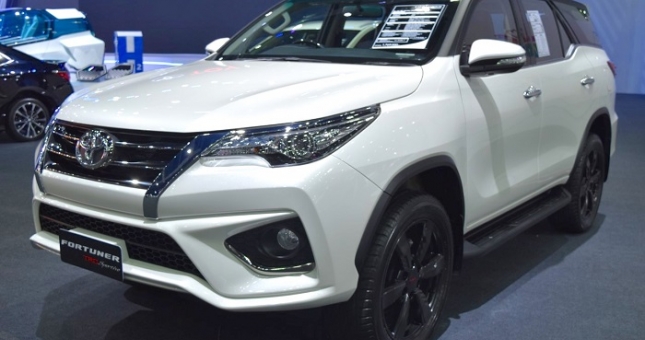 Toyota Fortuner cũ giảm giá kịch sàn, sắp đón bản mới