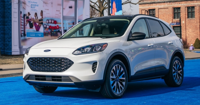 Ford Escape sắp có bản 7 chỗ, đe dọa Honda CR-V