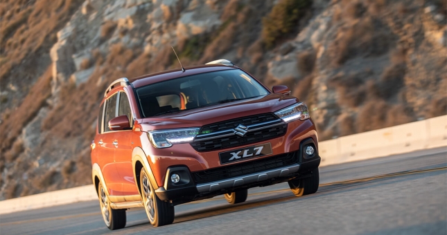 Suzuki XL7 bất ngờ đắt khách, 'rượt đuổi' vua doanh số Xpander
