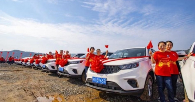 Công ty Trung Quốc 'chơi trội' tặng hơn 4000 xe hơi cho nhân viên