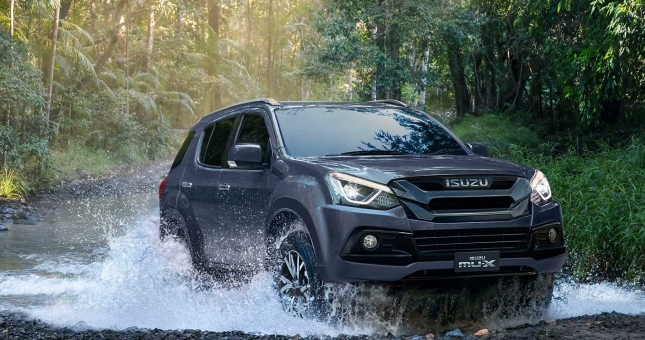 Isuzu Mu-X lộ diện trước giờ G, chờ ra mắt đấu Toyota Fortuner