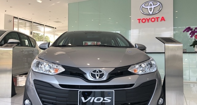 Nên mua Toyota Vios bản số sàn hay số tự động?