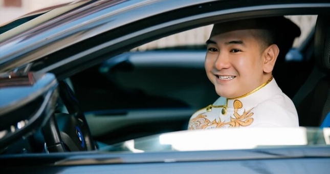 'Streamer giàu nhất Việt Nam' đón dâu bằng xế hộp gần 8 tỷ