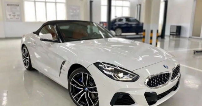 Mui trần BMW Z4 đầu tiên về Việt Nam, giá 3,3 tỷ đồng
