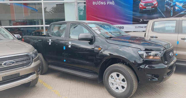 Ford Ranger XLS MT 2021 cập bến đại lý, giá 630 triệu đồng