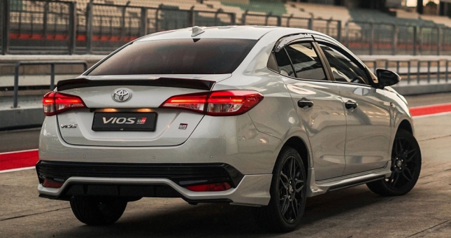 Toyota Vios GR-S 2021 ra mắt, giá 560 triệu khiến Accent 'e ngại'