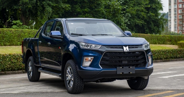 Xe bán tải ra mắt với giá rẻ ngang Grand i10 gây 'bão' dư luận