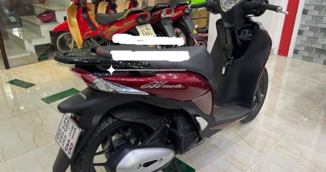 SH Mode biển ngũ quý 8 'hét' giá ngang xe ô tô