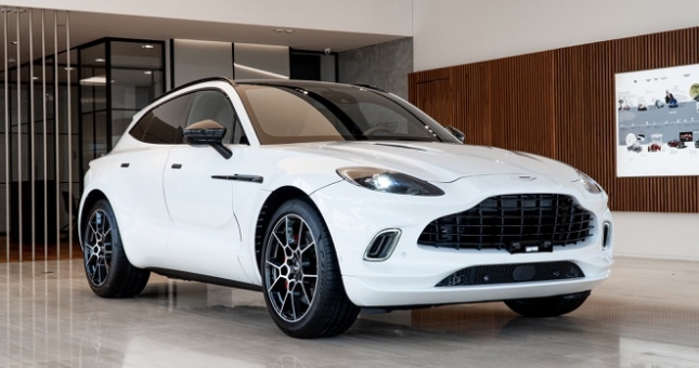 Siêu SUV của Anh sức mạnh cực KHỦNG vừa ra mắt tại Việt Nam