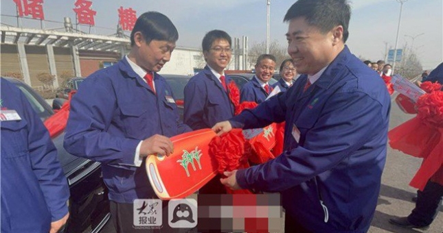 Công ty thưởng 40 ô tô cho nhân viên về ăn Tết, 'mặc kệ' dịch bệnh