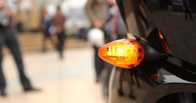 Nên bật xi nhan trước khoảng cách bao nhiêu mét?