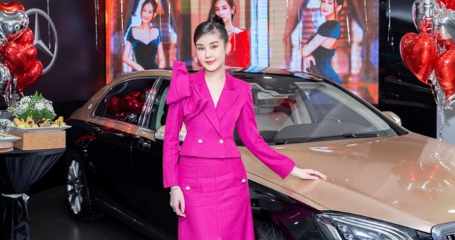 Nhận thưởng Tết 'khủng', Lê Âu Ngân Anh chi 8 tỷ tậu xế hộp