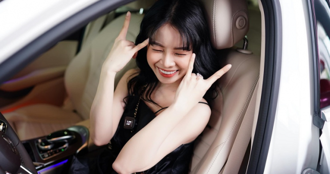 Nữ DJ 'hot' của Rap Việt tậu Mercedes C200 tiền tỷ