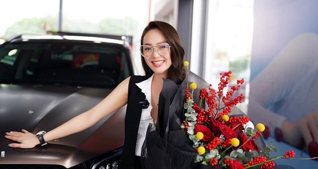 Minh Hằng tậu xế sang 7 chỗ, giá 5 tỷ đồng