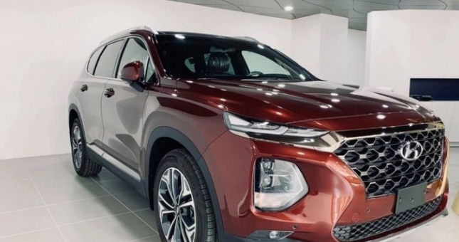 Hyundai SantaFe giảm giá 100 triệu đồng cùng loạt ưu đãi, đấu Fortuner