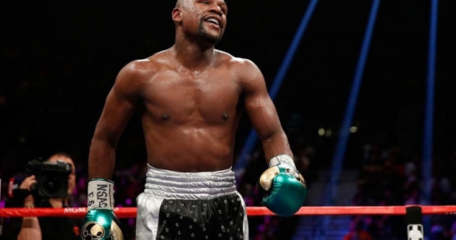 Floyd Mayweather sẽ trở lại và đấu với... Logan Paul?