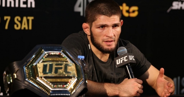 Khabib phản ứng thế nào khi được so sánh với Muhammad Ali?
