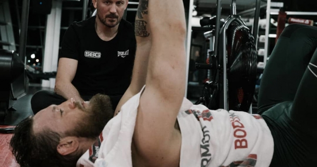 HLV Conor McGregor: Đấu Pacquiao, khùng một chút thì đã sao?