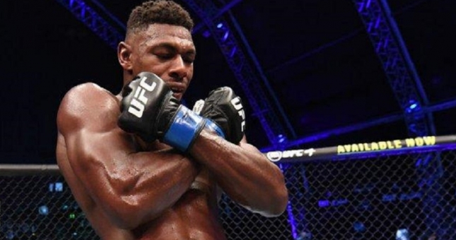 Cú đá không tưởng từ ngôi sao UFC mới: Phong cách Wakanda!