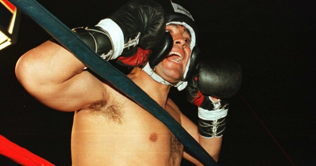 Trở lại 1996: Maradona lên sàn Boxing, ghẹo cả trọng tài