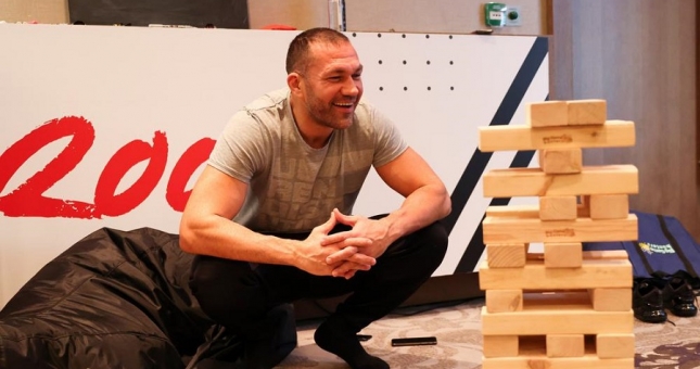 Anthony Joshua không nên chủ quan trước Kubrat Pulev