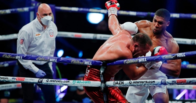 Anthony Joshua vẫn vô địch, thắng Kubrat Pulev bằng Knockout