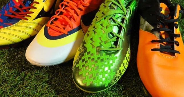 Có những loại giày đá bóng nào?