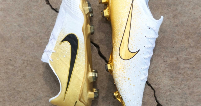Nike giới thiệu 'giày vàng' trước thềm chung kết FA Cup
