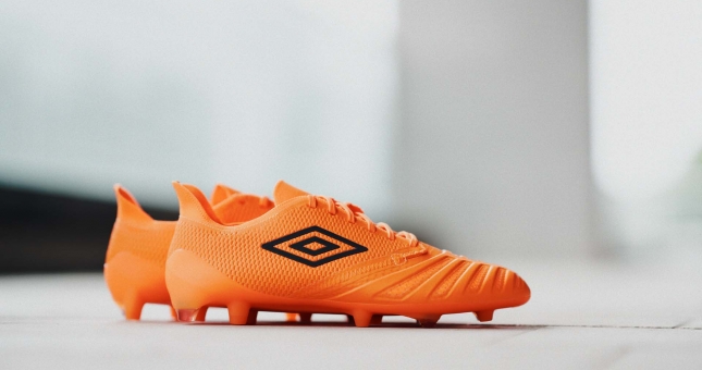 Umbro giới thiệu giày đá bóng tích hợp công nghệ bảo vệ tối tân