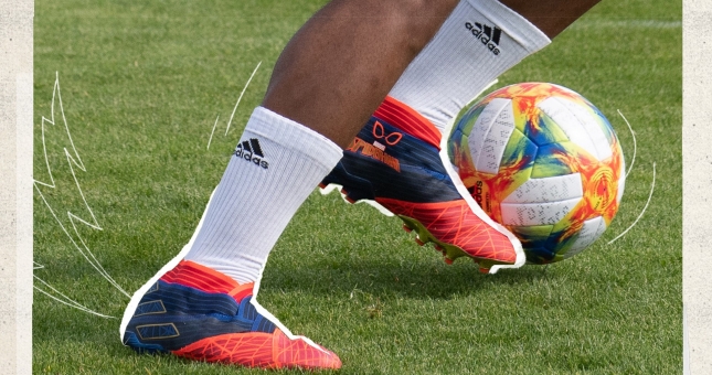 Adidas tung ra siêu phẩm giày đinh Người Nhện Xa Nhà