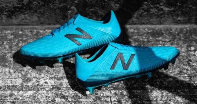 Bất ngờ trước vẻ đẹp tinh tế của giày đá bóng New Balance Furon v5